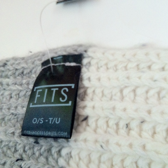 New Fits Accessories Scarf Grey cream Red O/S - Picture 4 of 7